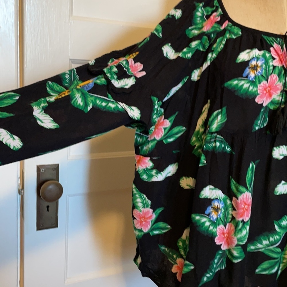 Old Navy Womens XL Black Tropical Floral Tassel Tie Ruffle Babydoll Blouse Top - Picture 3 of 10